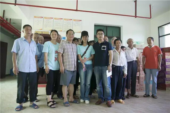 洪水無(wú)情人有情，細(xì)莫為受災(zāi)群眾輸送愛(ài)心物資
