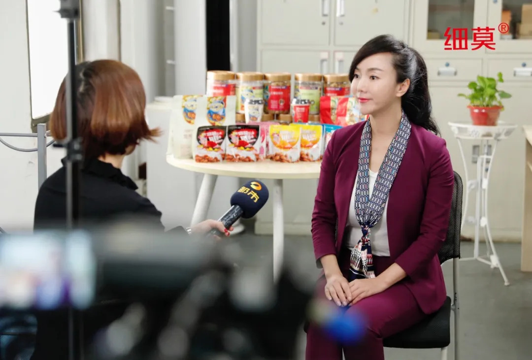 湖南都市頻道報(bào)道細(xì)莫食品工廠，了解更新更全面的細(xì)莫食品！
